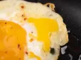 Не додавайте це до яєчні!  Названо  інгредієнт, який шкодить серцю