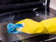 Це справді працює! Найшвидший спосіб очистити скло духовки від жиру за 5 хвилин