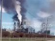 Добрі дрони добивають один з найбільших хімзаводів РФ: Критичне підприємство для ведення війни  охопило полум'я (відео)